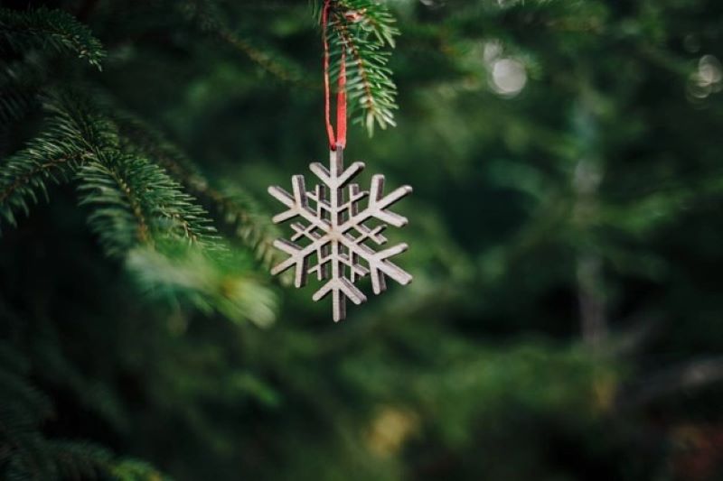 Which Ornaments Are Best for a Slim Artificial Christmas Tree?