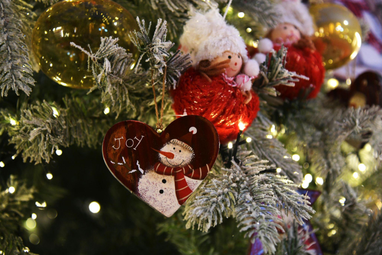 The Perfect 9-Foot Christmas Tree with Lights